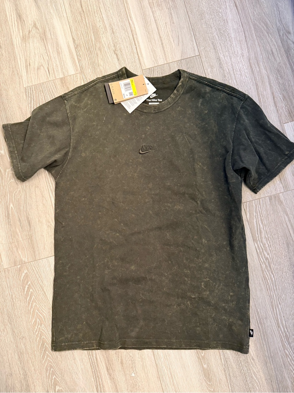 Nike Men's Dark Olive Color-Wash Crewneck T-Shirt – Men’s M (loose fit)